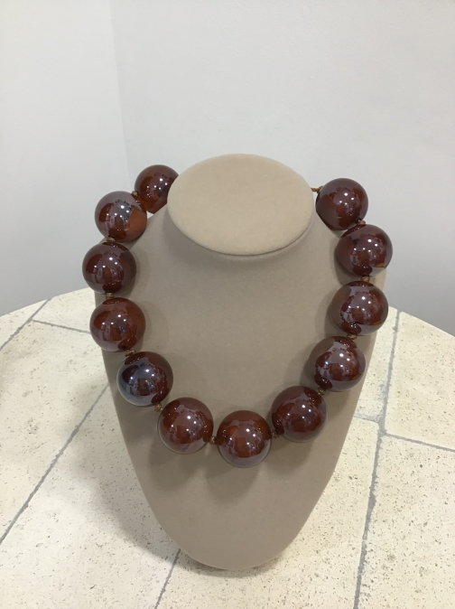 Gargantilla Bolas Resina Marrón